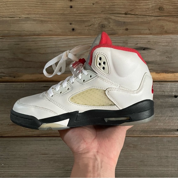 Women Size 6.5 / Size 5 Youth 2020 Nike Air Jordan 5 Fire Red Basketball Sneaker - Picture 3 of 8